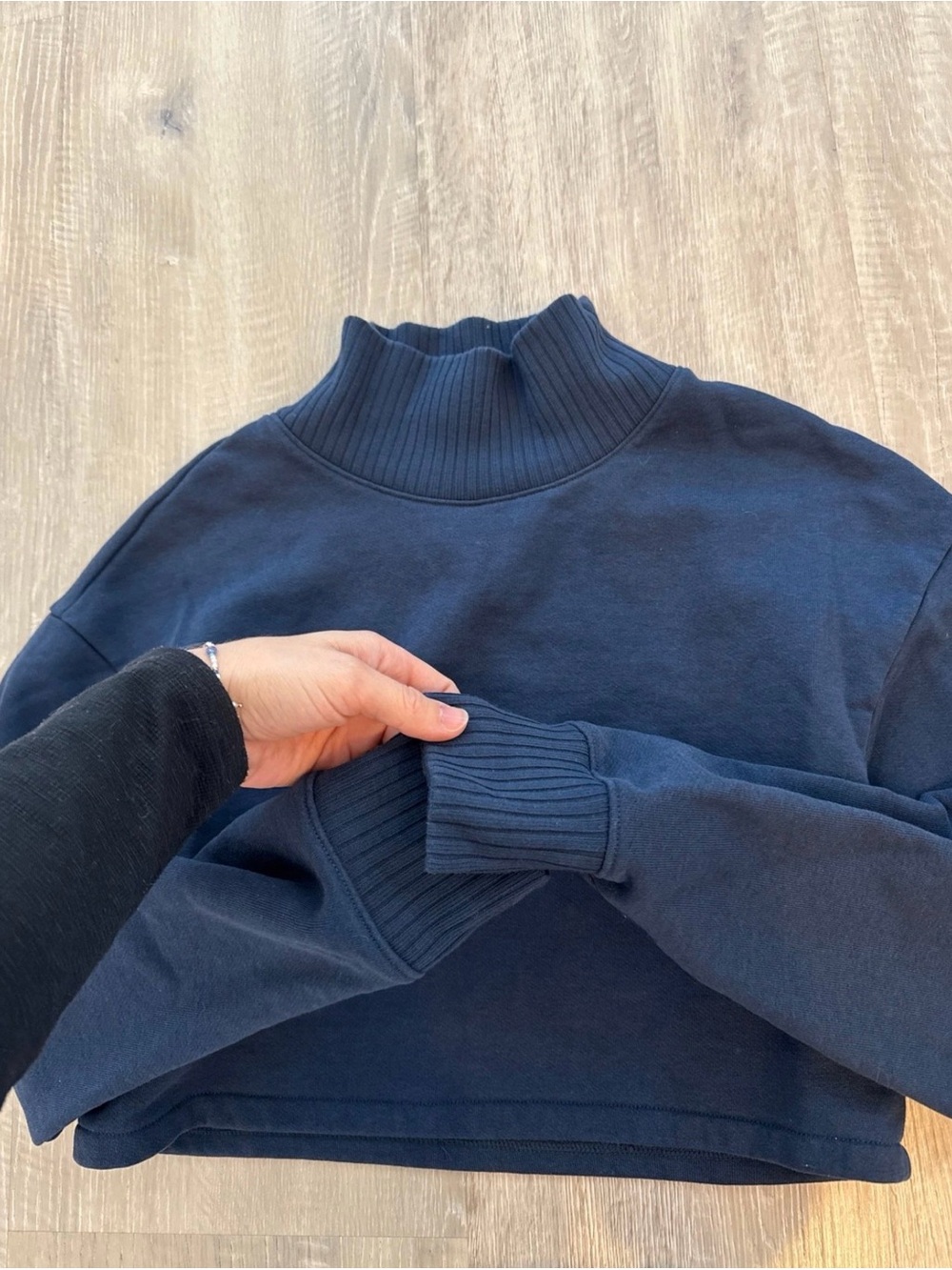 Alo Serenity Cropped Sweatshirt Navy - Picture 6 of 9